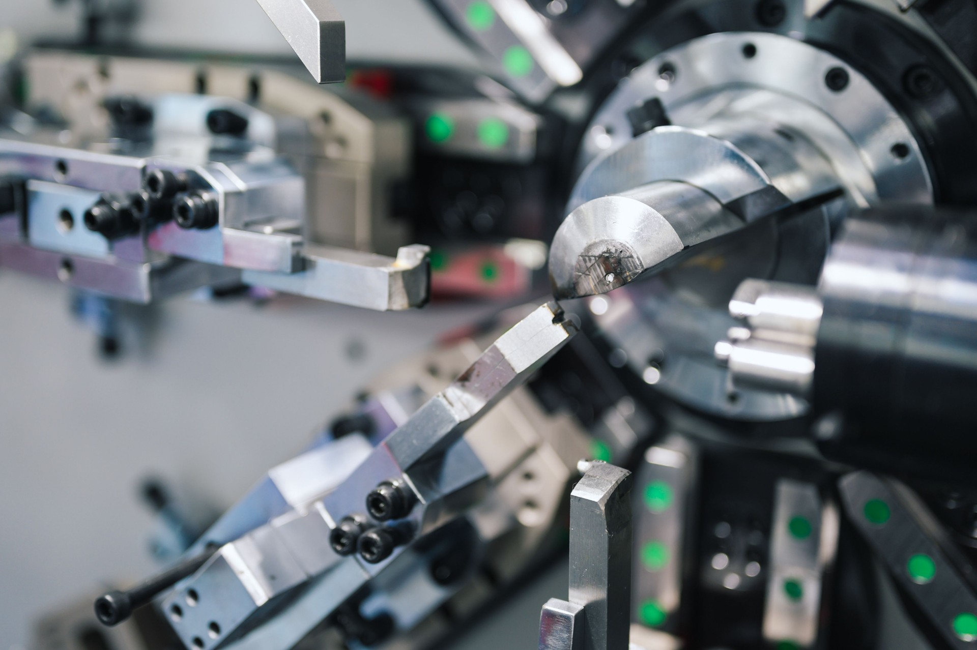 unlocking micro-precision assembly: ai-powered robotic dexterity for intricate component handling in modern manufacturing